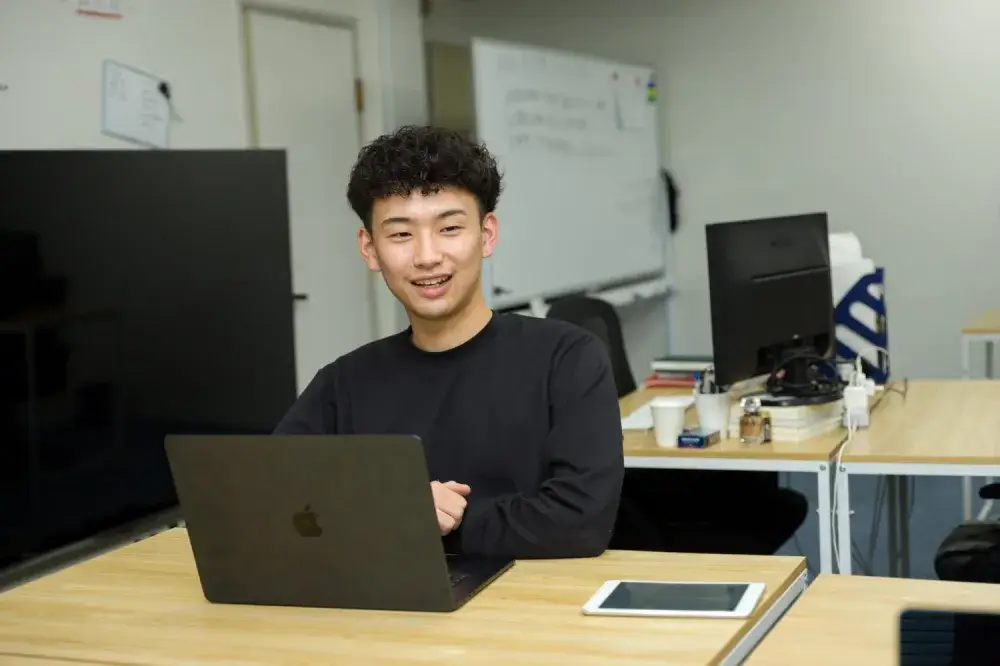 現役インターン生で、営業統括を務める大川です。